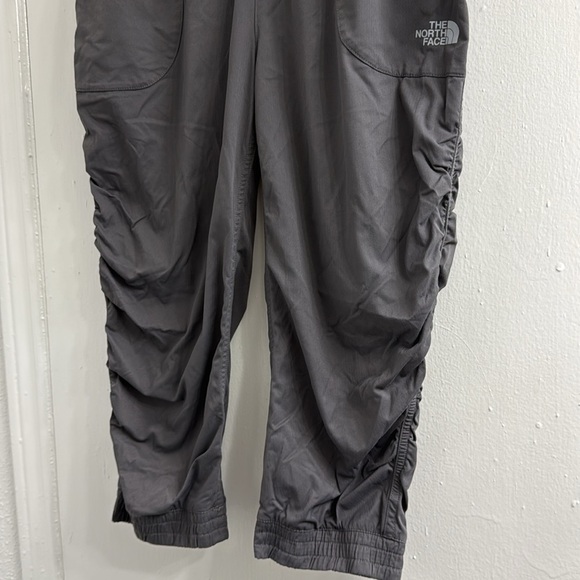 NORTH FACE Girls Jogger Pants XL (18) in gray Ruched Cropped Pull On Outdoor - Picture 3 of 6